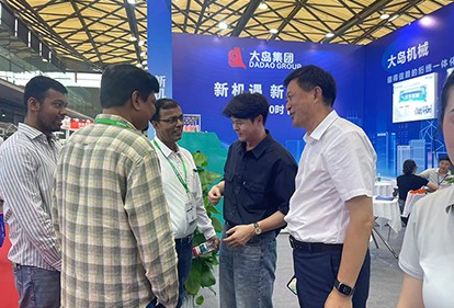 CISMA2025現(xiàn)場(chǎng)直擊 | 大島機(jī)械集團(tuán)展位人氣爆棚，超高速絎繡機(jī)引全球客商矚目