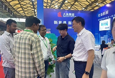 CISMA2025現(xiàn)場(chǎng)直擊 | 大島機(jī)械集團(tuán)展位人氣爆棚，超高速絎繡機(jī)引全球客商矚目